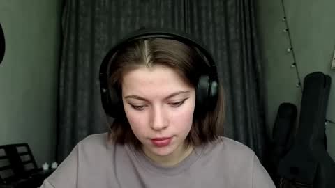 Snapshot of terranaufzinger chatting on February 3, 6:22 am Anny Simpson online show from February 3, 6:22 am