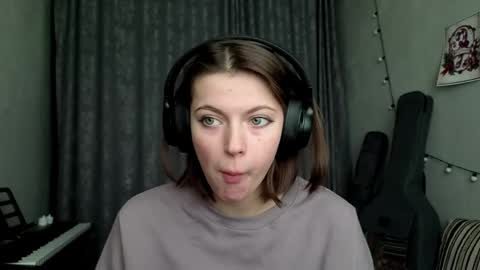 Snapshot of terranaufzinger chatting on February 5, 6:18 am Anny Simpson online show from February 5, 6:18 am