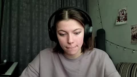 Snapshot of terranaufzinger chatting on February 11, 6:18 am Anny Simpson online show from February 11, 6:18 am