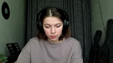 Snapshot of terranaufzinger chatting on February 16, 6:09 am Anny Simpson online show from February 16, 6:09 am