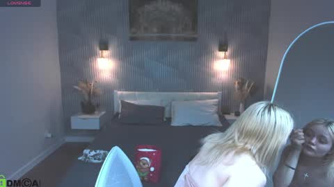 Snapshot of tessa_ashe chatting on April 9, 9:15 am Tessa online show from April 9, 9:15 am