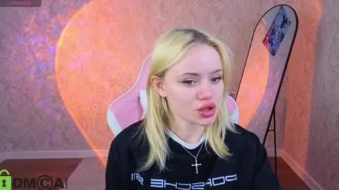 Snapshot of tessa_ashe chatting on April 14, 9:15 am Tessa online show from April 14, 9:15 am