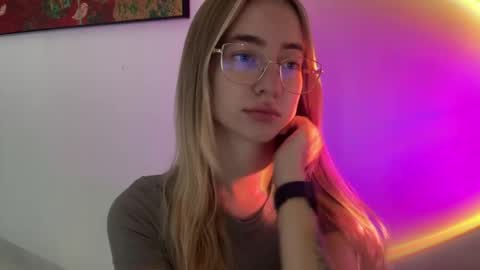 tessa_calmness online show from May 15, 4:41 am