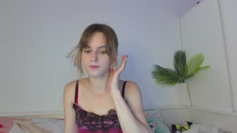 Snapshot of tessa_shy_ chatting on June 30, 5:47 pm tessa_shy_ online show from June 30, 5:47 pm