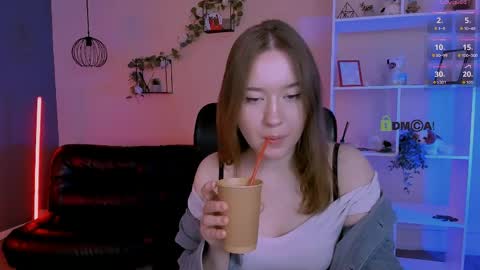 tessa_tea online show from May 9, 8:52 am