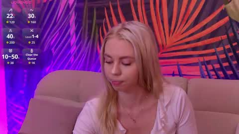 Snapshot of tessaadora chatting on July 20, 9:12 am Tessa online show from July 20, 9:12 am