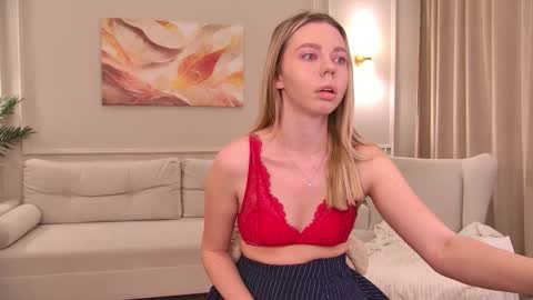 Snapshot of tessaadorablee chatting on March 8, 6:39 am tessaadorablee online show from March 8, 6:39 am