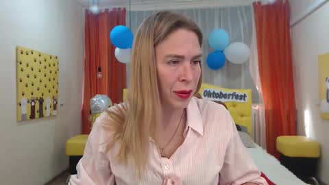 Snapshot of tessadaybreak chatting on September 24, 6:39 am tessadaybreak online show from September 24, 6:39 am