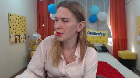 Snapshot of tessadaybreak chatting on September 25, 7:12 am tessadaybreak online show from September 25, 7:12 am