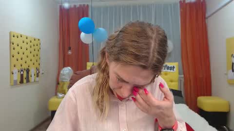 Snapshot of tessadaybreak chatting on October 1, 6:41 am tessadaybreak online show from October 1, 6:41 am