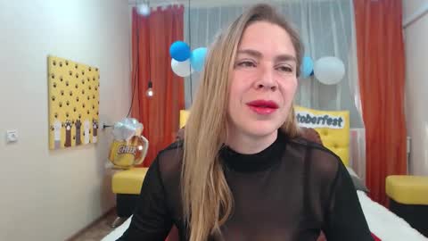 Snapshot of tessadaybreak chatting on October 8, 6:33 am tessadaybreak online show from October 8, 6:33 am