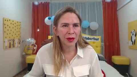 Snapshot of tessadaybreak chatting on October 9, 8:01 am tessadaybreak online show from October 9, 8:01 am