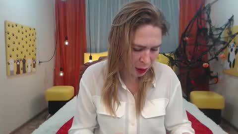 Snapshot of tessadaybreak chatting on October 10, 7:29 am tessadaybreak online show from October 10, 7:29 am