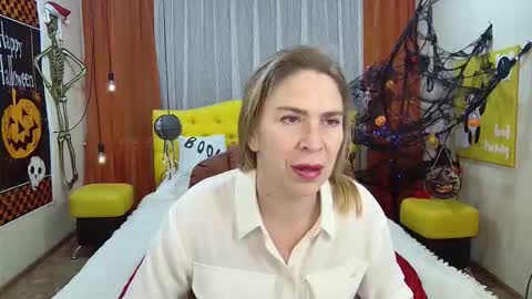 Snapshot of tessadaybreak chatting on October 13, 6:24 am tessadaybreak online show from October 13, 6:24 am