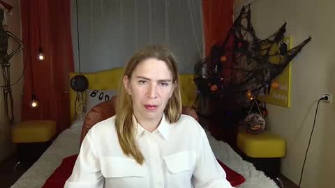 Snapshot of tessadaybreak chatting on October 15, 8:03 am tessadaybreak online show from October 15, 8:03 am