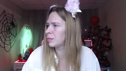 Snapshot of tessadaybreak chatting on October 27, 8:07 am tessadaybreak online show from October 27, 8:07 am