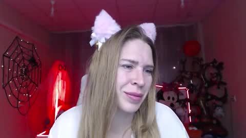 Snapshot of tessadaybreak chatting on October 28, 7:56 am tessadaybreak online show from October 28, 7:56 am