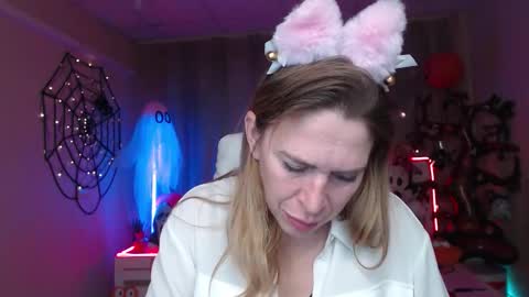 Snapshot of tessadaybreak chatting on October 29, 8:16 am tessadaybreak online show from October 29, 8:16 am