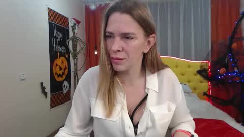 Snapshot of tessadaybreak chatting on November 1, 8:49 am tessadaybreak online show from November 1, 8:49 am