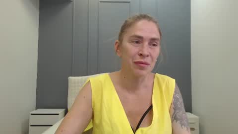 Snapshot of tessadaybreak chatting on July 18, 7:45 am tessadaybreak online show from July 18, 7:45 am