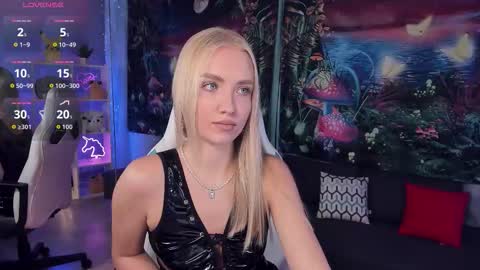 TessaHamilton online show from October 14, 10:38 am