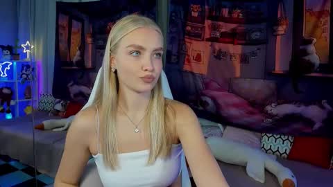 TessaHamilton online show from October 31, 11:22 am