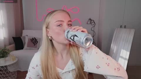 TessaHamilton online show from March 15, 9:48 am