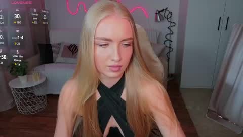 TessaHamilton online show from April 28, 12:10 pm