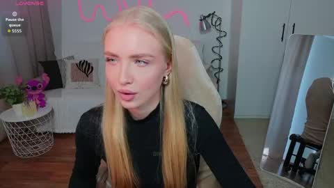 TessaHamilton online show from May 3, 8:53 am