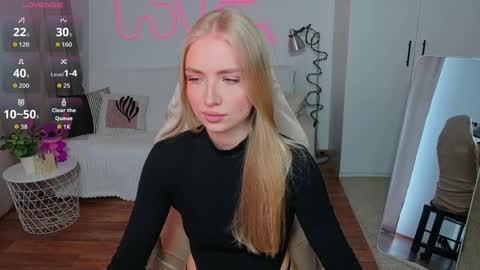 TessaHamilton online show from May 5, 8:33 am
