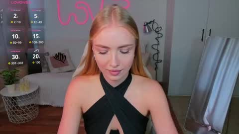 TessaHamilton online show from May 21, 11:28 am