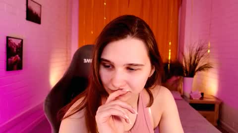 Snapshot of tessamill chatting on January 19, 9:35 am Tessa online show from January 19, 9:35 am