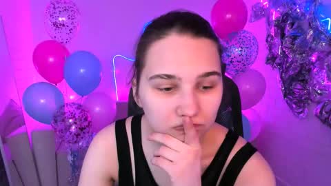 Snapshot of tessamill chatting on February 4, 9:04 am Tessa online show from February 4, 9:04 am