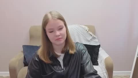 Snapshot of tessaw chatting on October 3, 9:06 am Tessa online show from October 3, 9:06 am