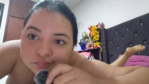Snapshot of tessayleo_13 chatting on June 19, 1:59 pm tessa y leo online show from June 19, 1:59 pm