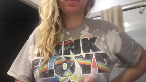 Snapshot of texas_blonde chatting on October 3, 12:40 am Daphne Summers online show from October 3, 12:40 am