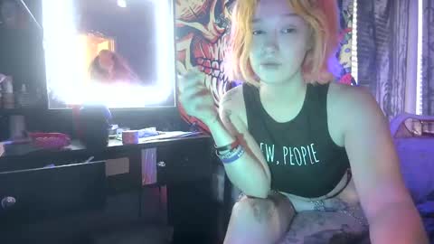 TEXASGIRLLLL online show from September 18, 6:43 pm