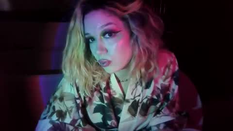 TEXASGIRLLLL online show from May 6, 11:43 pm