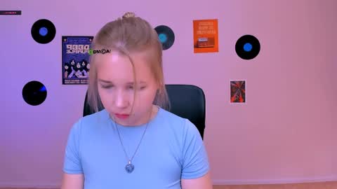 Snapshot of teya_starling chatting on May 18, 7:25 am teya_starling online show from May 18, 7:25 am