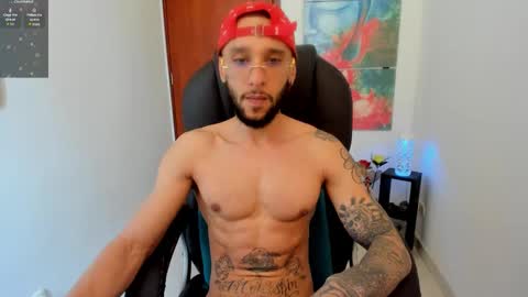 Snapshot of teylor_cristian chatting on November 1, 5:37 pm Cristhian Teylor online show from November 1, 5:37 pm