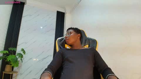 Snapshot of teylor_lovee chatting on February 12, 9:32 pm teylor_lovee online show from February 12, 9:32 pm