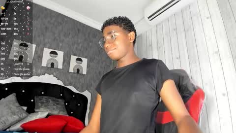 Snapshot of teylor_lovee chatting on March 8, 9:29 pm teylor_lovee online show from March 8, 9:29 pm