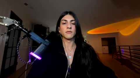 babygirlmami online show from February 18, 8:10 am