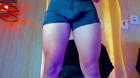 Snapshot of thaddeus_king chatting on February 6, 10:43 pm thaddeus king online show from February 6, 10:43 pm