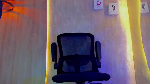 Snapshot of thaddeus_king chatting on February 12, 2:56 am thaddeus king online show from February 12, 2:56 am