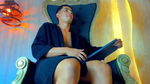 Snapshot of thaddeus_king chatting on March 9, 5:00 am thaddeus king online show from March 9, 5:00 am