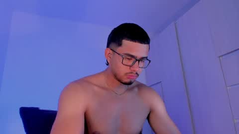 Snapshot of thadeo_king chatting on April 2, 11:24 pm thadeo_king online show from April 2, 11:24 pm