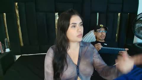 T H A I S  online show from December 18, 9:54 pm