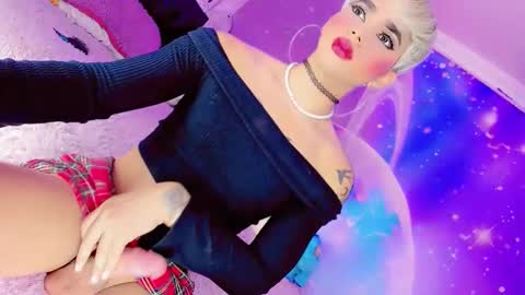 Snapshot of thalia_gil21 chatting on March 24, 2:05 am Thalia Girl online show from March 24, 2:05 am