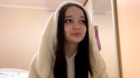 Yumi online show from February 15, 4:14 pm